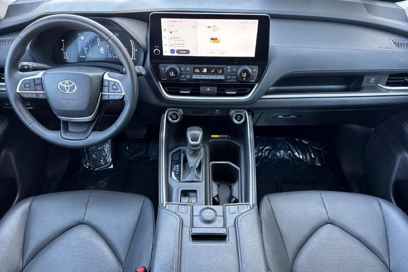Used 2024 Toyota Grand Highlander XLEImage 12
