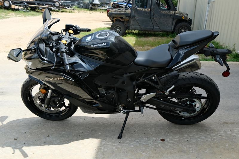 New 2025 Kawasaki NINJA ZX4R ABS METALLIC SPARK BLACK Image 6