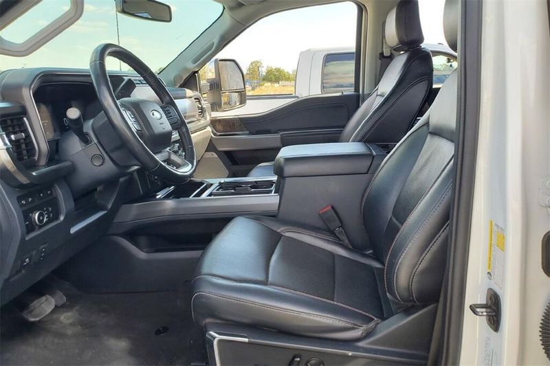 2024 Ford F-350 Lariat photo 10