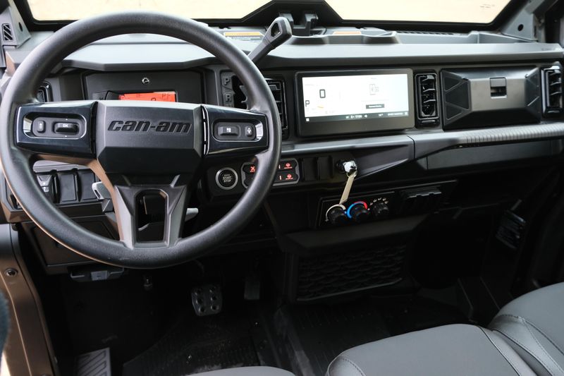 NEW 2026 CAN-AM DEFENDER MAX XT CAB HD11 WITH 1025 INCH TOUCHSCREEN Image 21