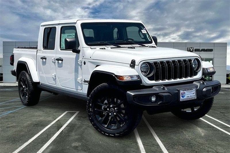 2024 Jeep Gladiator Nighthawk 4x4Image 14