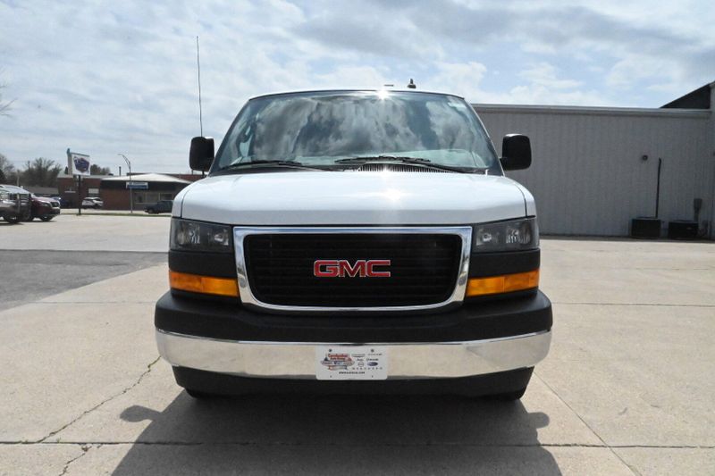 2023 GMC Savana Passenger LSImage 3