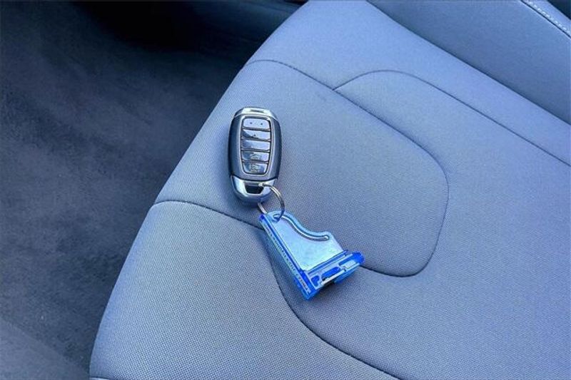 Used 2023 Hyundai Elantra SELImage 11