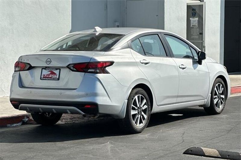 New 2025 Nissan Versa 1.6 SVImage 3