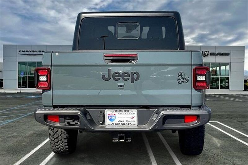 2025 Jeep Gladiator Willys photo 3