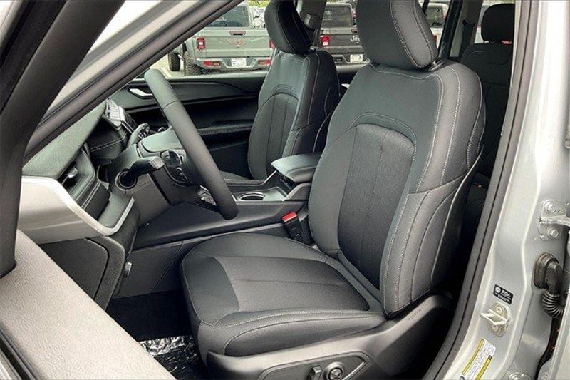 2023 Jeep Grand Cherokee Laredo 4x4Image 8