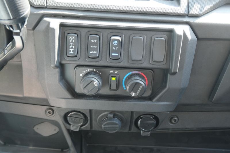 NEW 2025 POLARIS RANGER CREW XP 1000 NORTHSTAR TEXAS EDITION Image 19