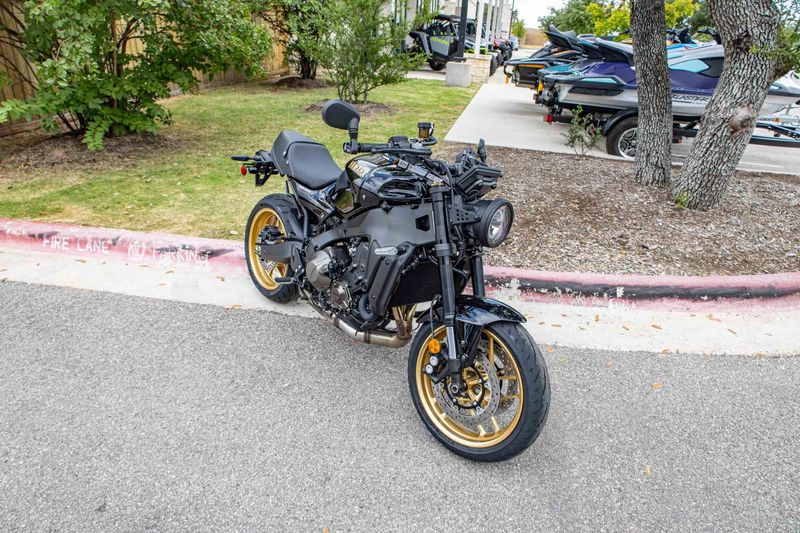 New 2025 Yamaha XSR900  RAVEN Image 5