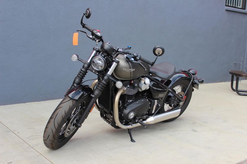 2022 Triumph Bonneville Bobber (Euro 5a) Base Image 4
