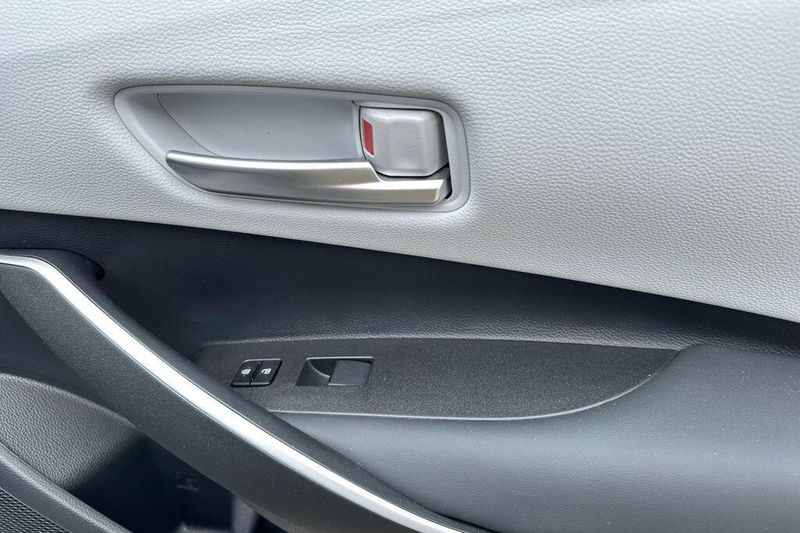 New 2025 Toyota Corolla SEImage 17