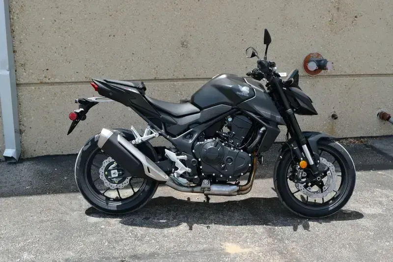2025 Honda CB750 HORNET MATTE BLACK METALLIC Image 2