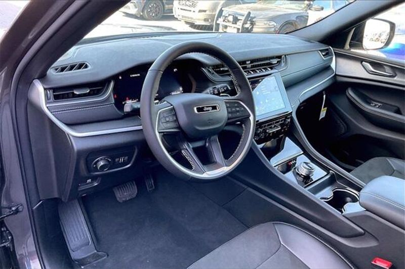 New 2025 Jeep Grand Cherokee L Altitude 4x2Image 6