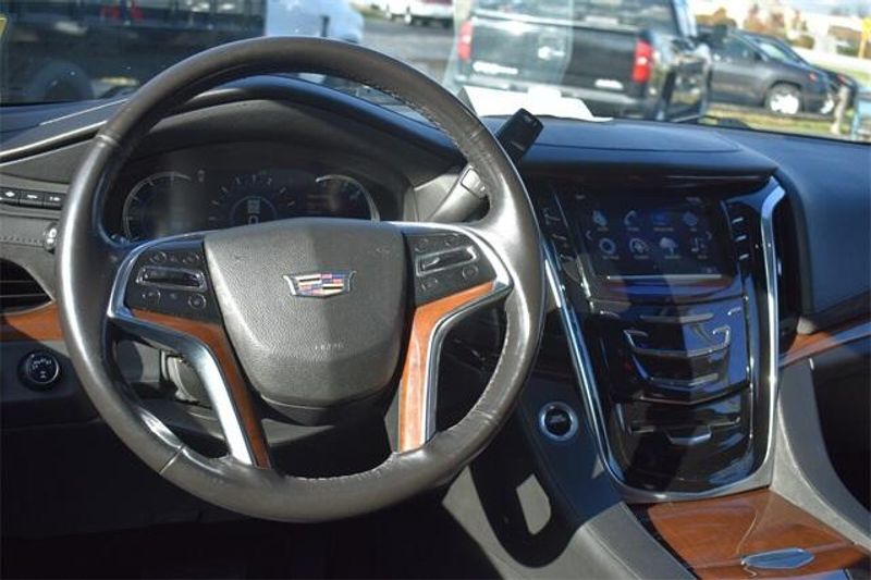 2020 Cadillac Escalade LuxuryImage 25