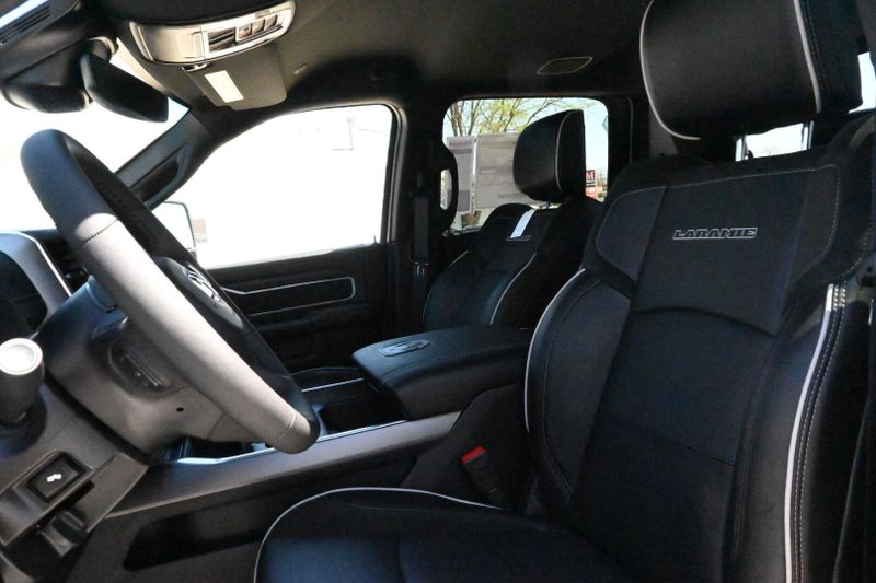 2025 RAM 2500 LaramieImage 10
