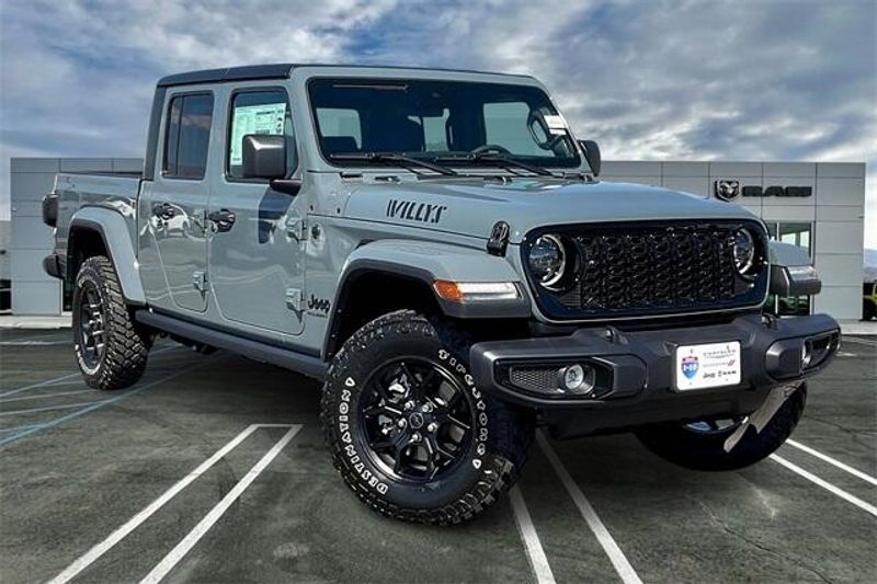 2025 Jeep Gladiator Willys photo 13