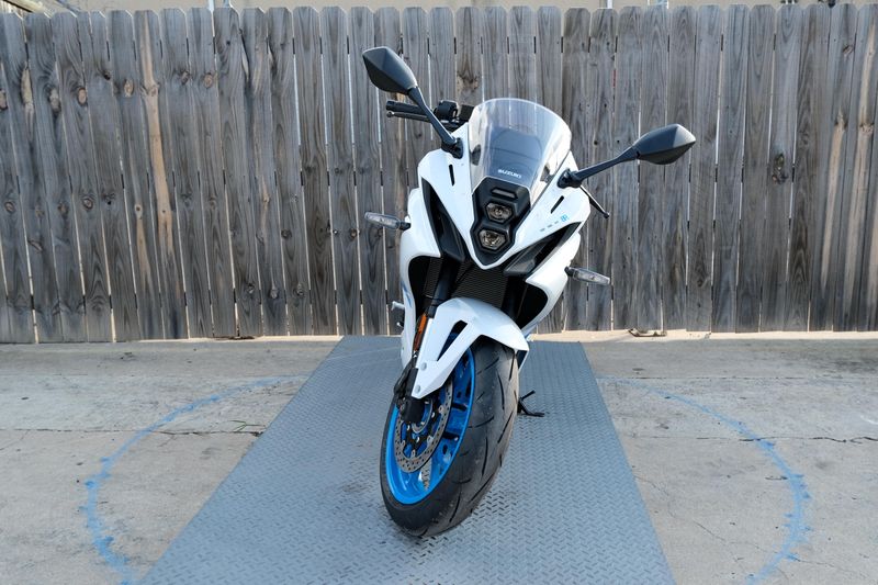 NEW 2026 SUZUKI GSX8R Image 8