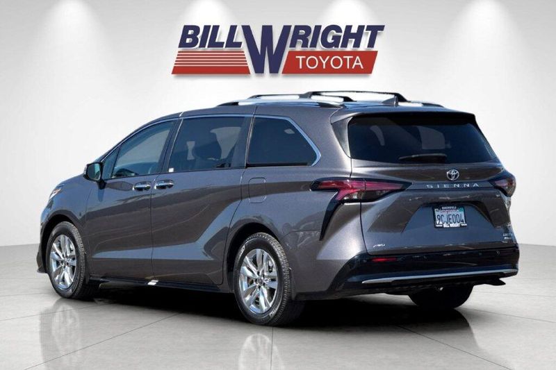 Used 2022 Toyota Sienna LimitedImage 5