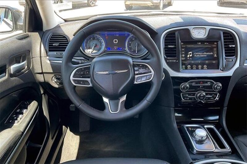 2023 Chrysler 300 TouringImage 4