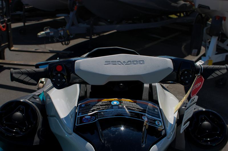 2025 SEADOO GTI SE 130 WITH SOUND SYSTEM IDF TEAL BLUE AND MANTA GREEN Image 6