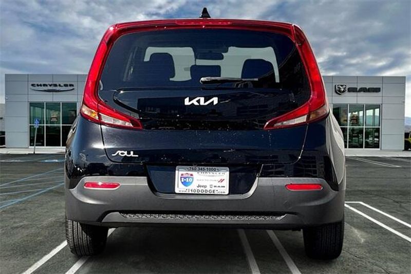 2022 Kia Soul LXImage 3