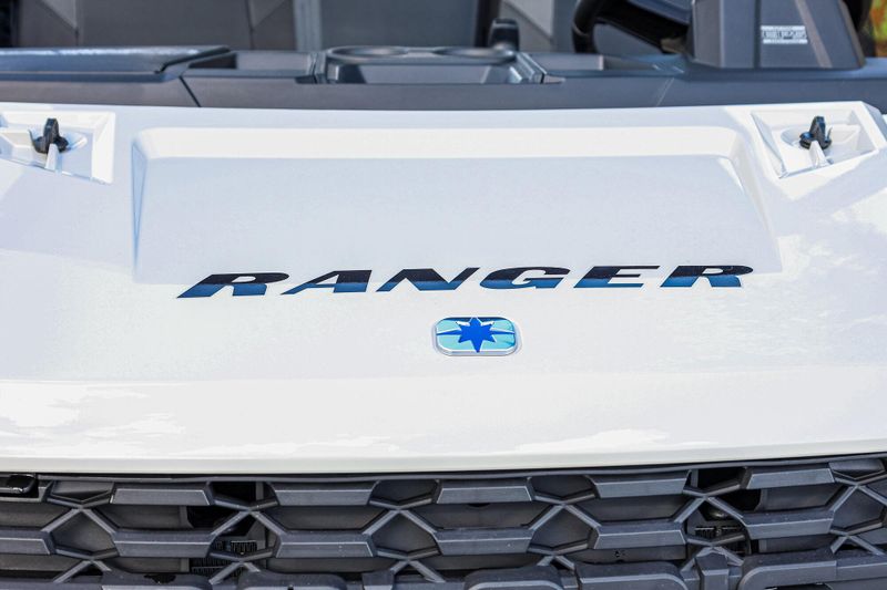 2025 Polaris RANGER CREW 1000 PREMIUM  MIRAGE BEIGE Image 4