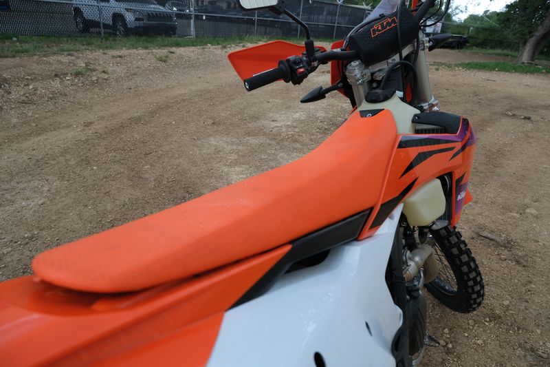 2024 KTM 500 EXCF SIX DAYS ORANGE Image 8