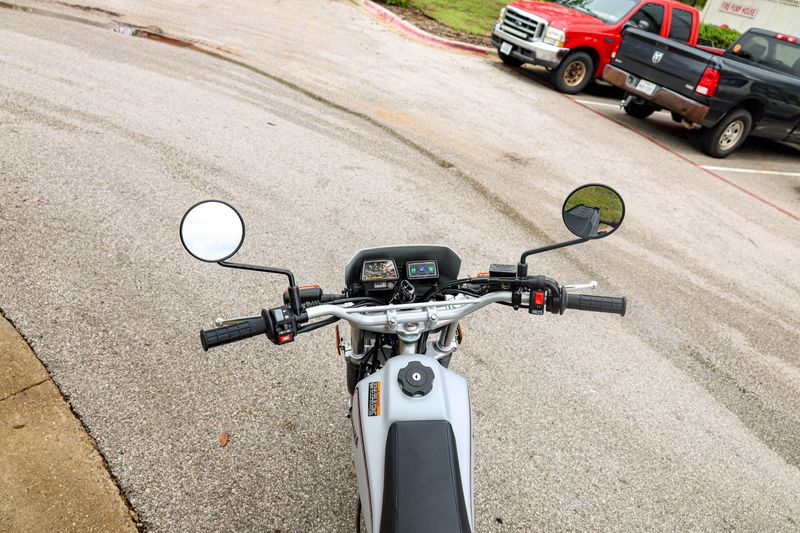 NEW 2027 YAMAHA TW200 Image 19