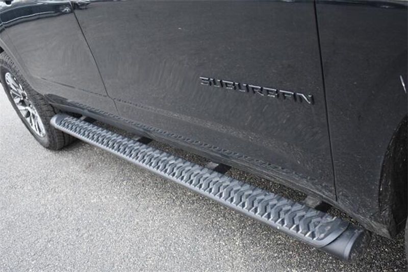 2025 Chevrolet Suburban Z71Image 12