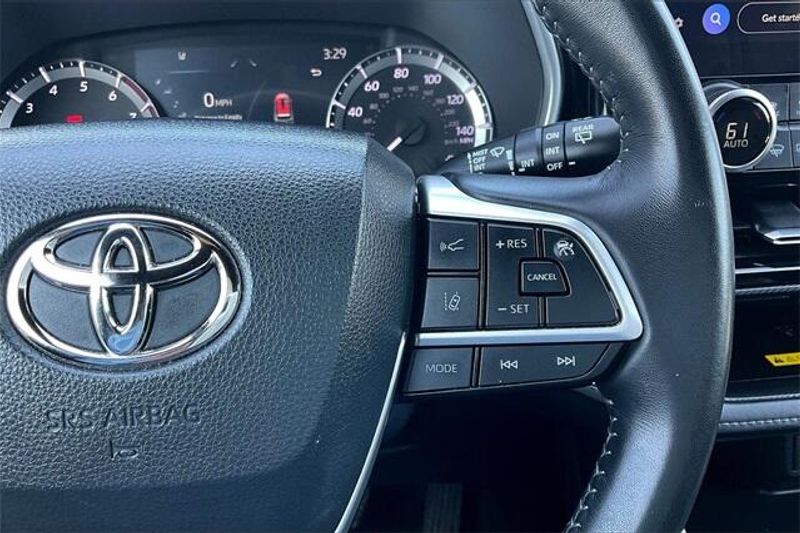 Used 2023 Toyota Highlander XSEImage 19