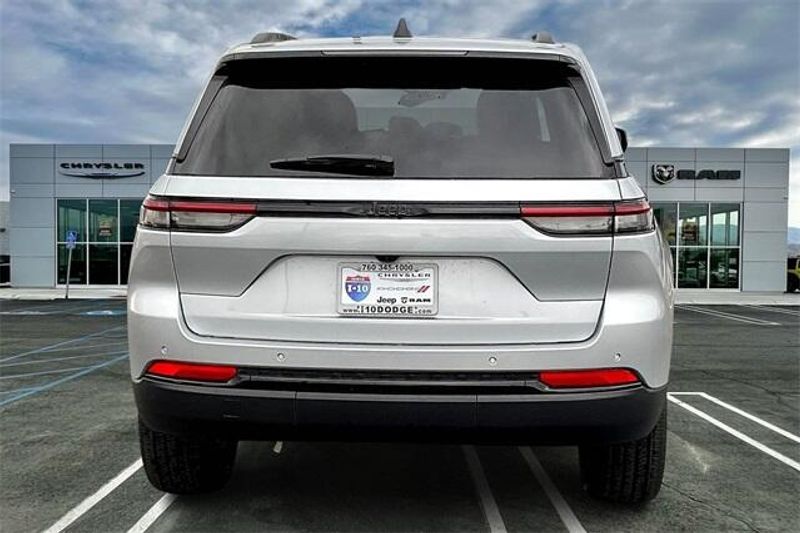 New 2025 Jeep Grand Cherokee Altitude 4x2Image 3