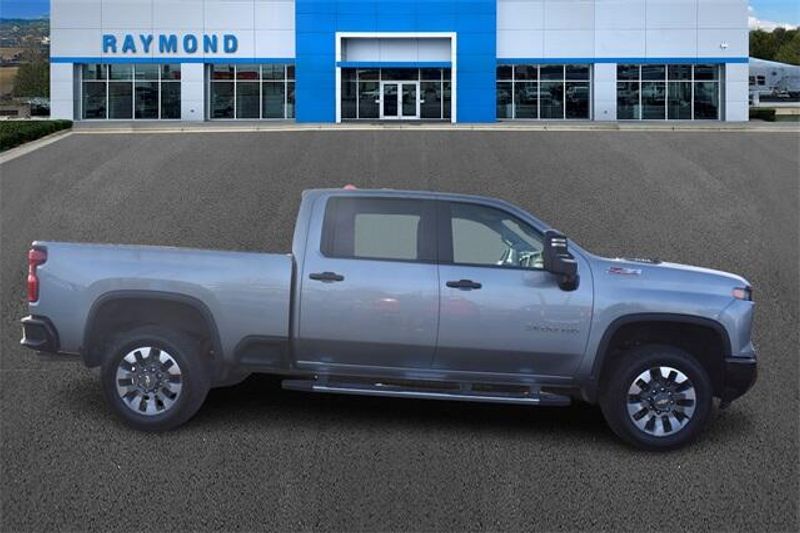 2024 Chevrolet Silverado 2500HD CustomImage 2