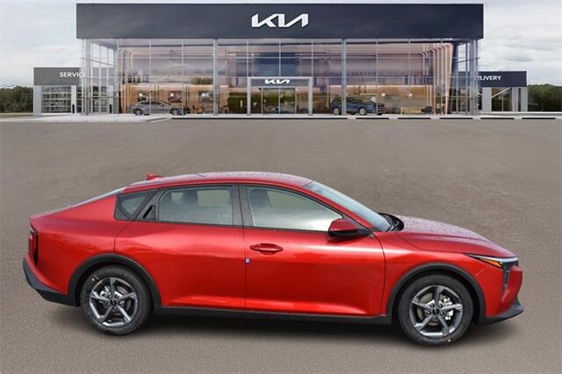 2025 Kia K4 LXSImage 2
