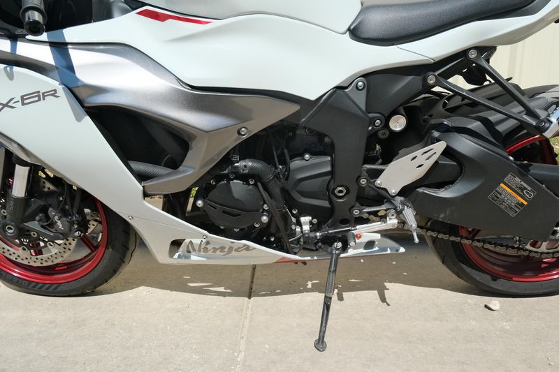 USED 2024 KAWASAKI NINJA ZX6R Image 10
