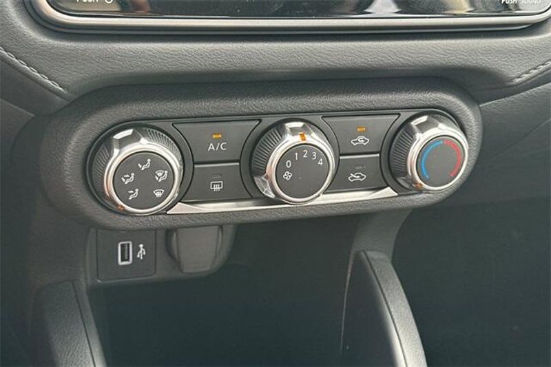 New 2025 Nissan Versa 1.6 SImage 16