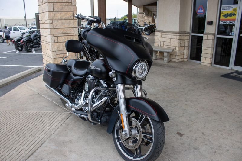 USED 2016 HARLEY STREET GLIDE SPECIAL Image 5