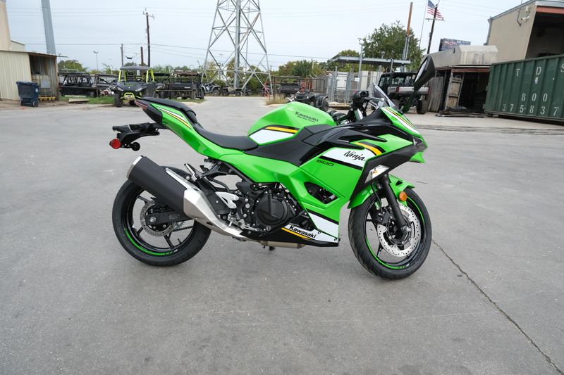 2025 Kawasaki NINJA 500 KRT EDITION LIME GREENImage 15