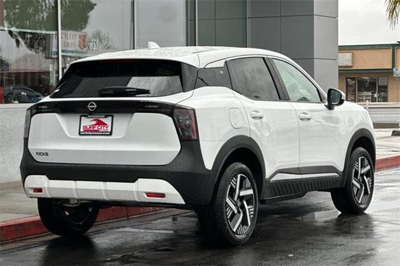 2025 Nissan Kicks SVImage 3