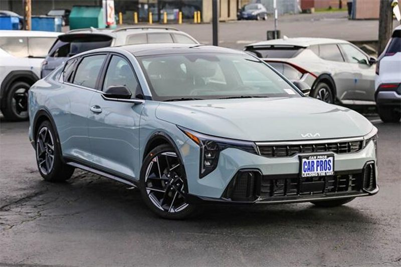 New 2025 Kia K4 GT-LineImage 2
