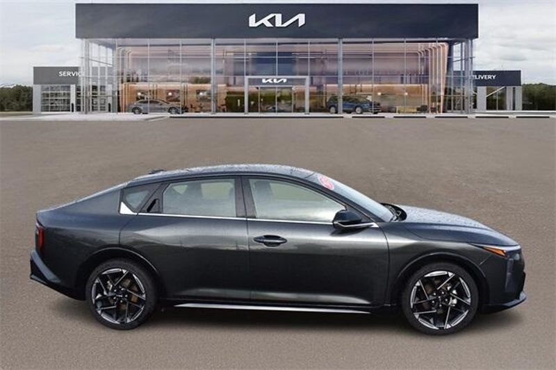 2025 Kia K4 Image 2
