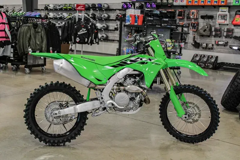 2025 Kawasaki KX 450 LIME GREEN Image 2