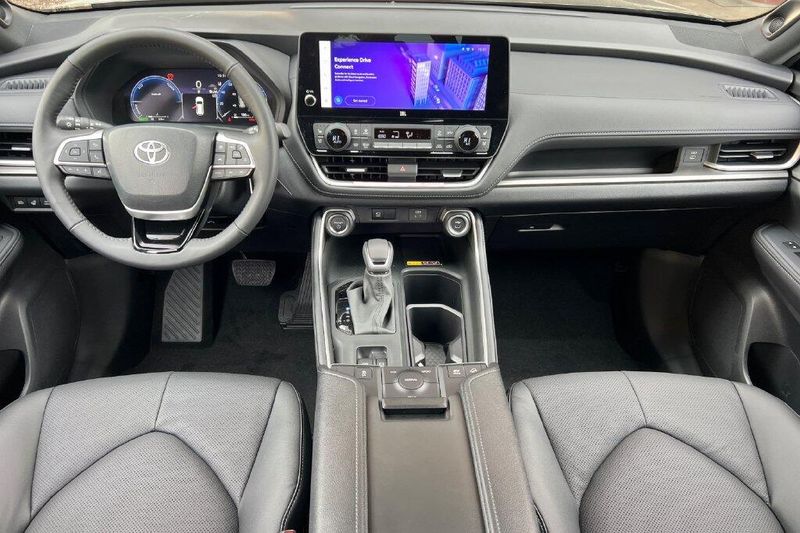 New 2026 Toyota Grand Highlander Hybrid Nightshade EditionImage 14
