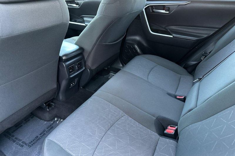 Used 2025 Toyota RAV4 XLEImage 11