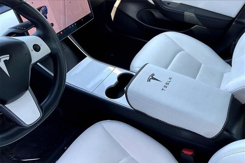 2018 Tesla Model 3 Long RangeImage 17