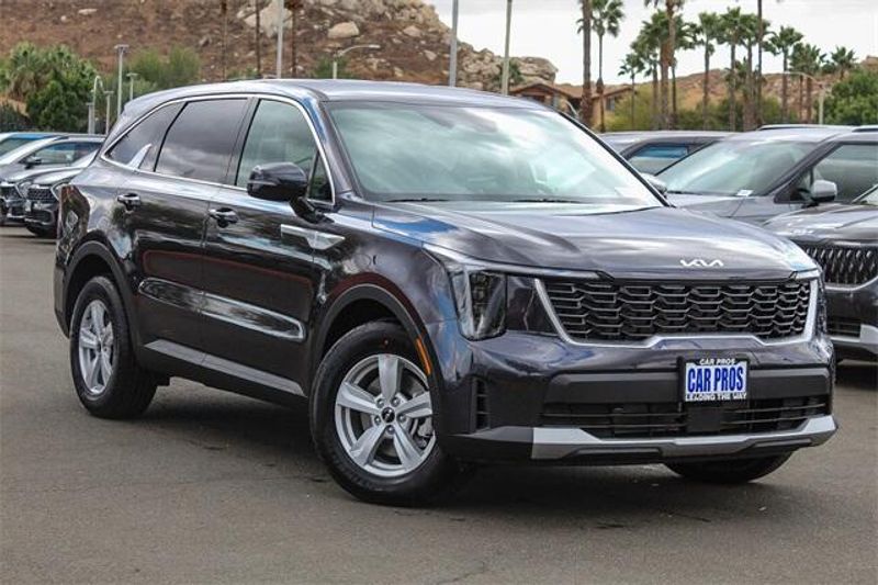 2025 Kia Sorento LXImage 2