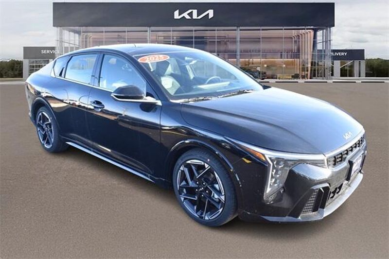 2025 Kia K4 GT-LineImage 10