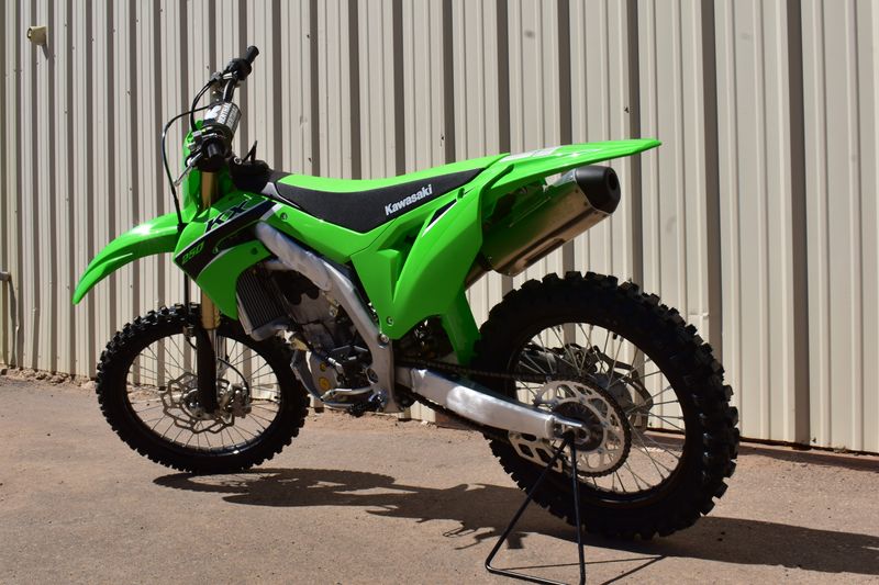 2023 KAWASAKI KX 250 in a LIME GREEN exterior color. Family PowerSports (877) 886-1997 familypowersports.com 