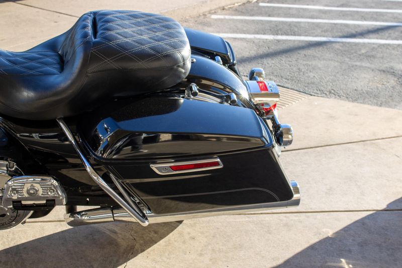 USED 2015 HARLEY ROAD KING BASE Image 14