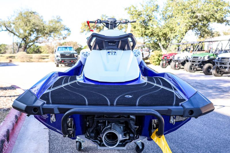 2025 Yamaha GP SVHO WITH AUDIO WHITE AND RACING BLUE Image 9