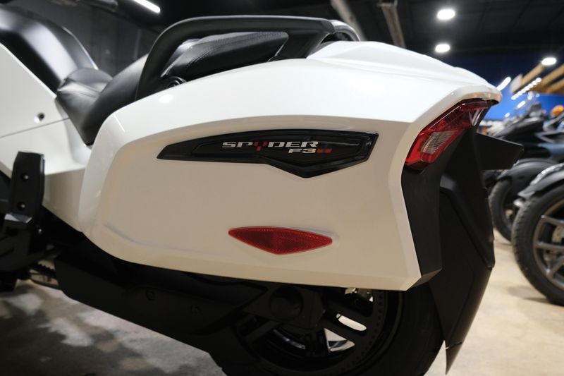 NEW 2026 CAN-AM SPYDER F3-T Image 7