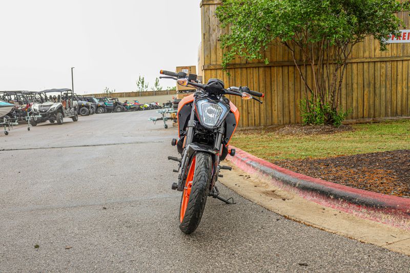 USED 2022 KTM DUKE 200 Image 18